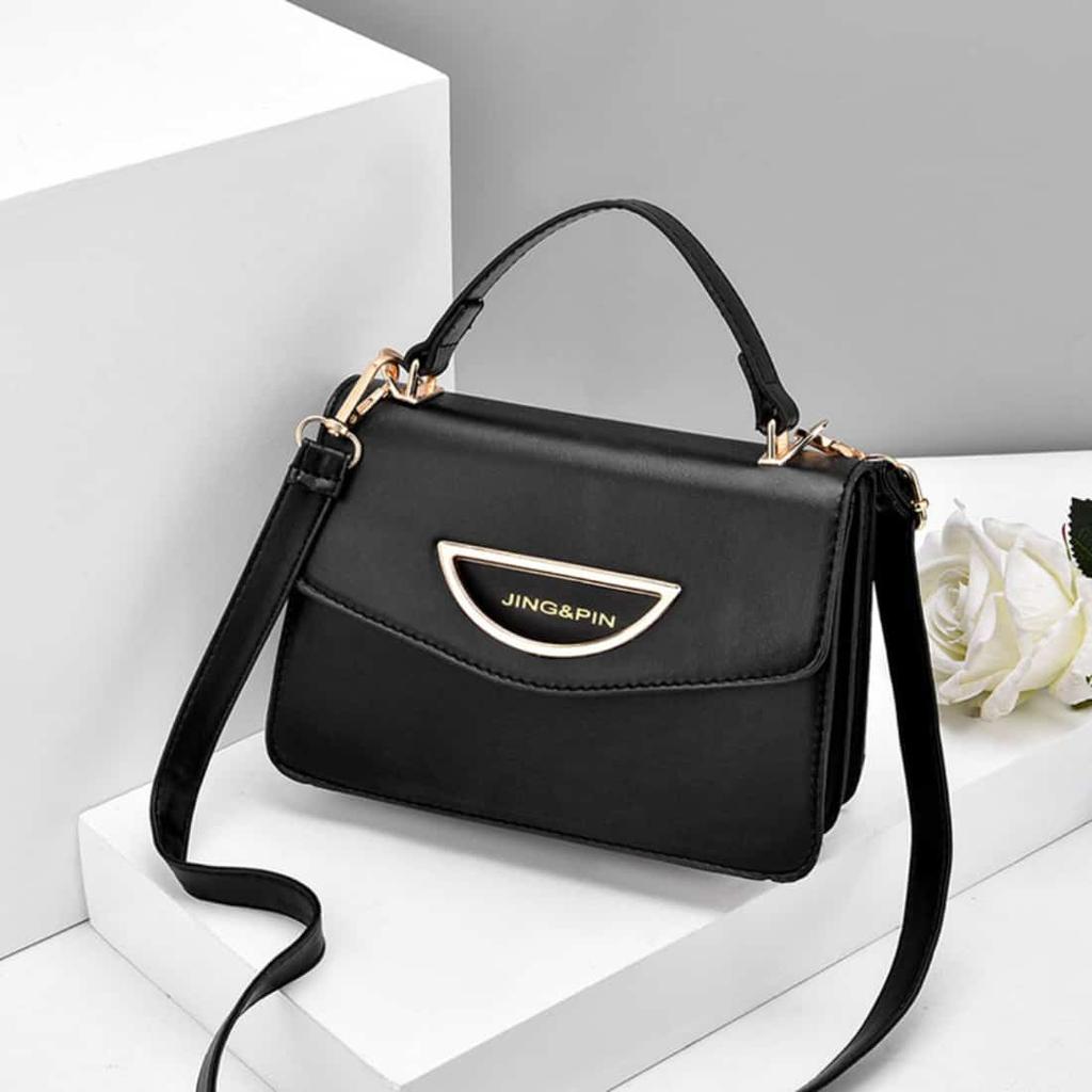 Skulderveske i skinnlook svart