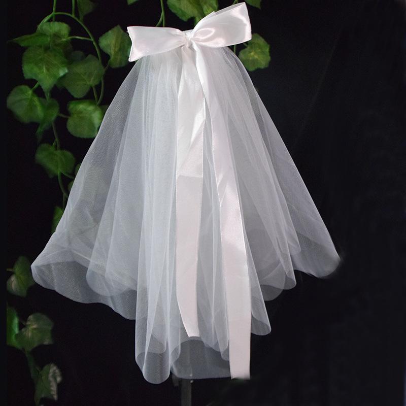 

Elegant White Short Bridal Veil for Wedding Photos