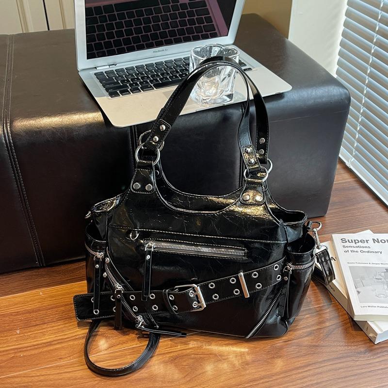 Retro rivet locomotive bag, large-capacity textured shoulder bag, high-end versatile messenger bag, underarm handbag, tote bag.
