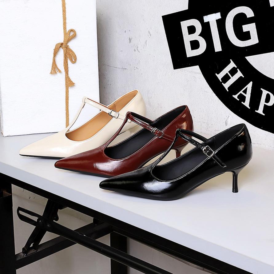 Fashion Retro T-Buckle Pointed High Heels for Women's Solid Color Light Mouth Thin Heels Single Shoes Banquet Temperament Women's Shoes