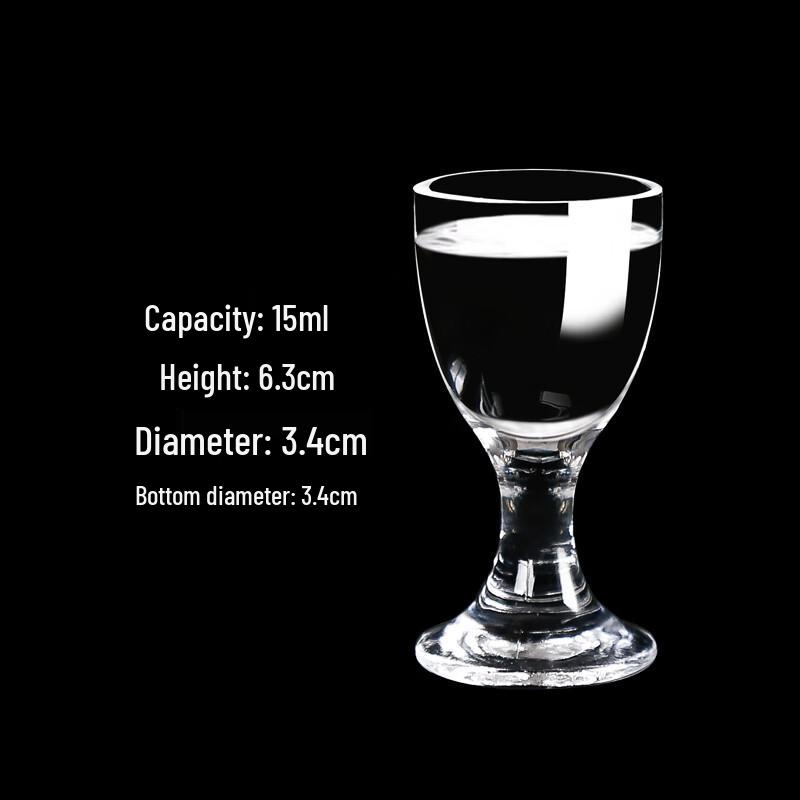 Прозрачные стеклянные рюмки