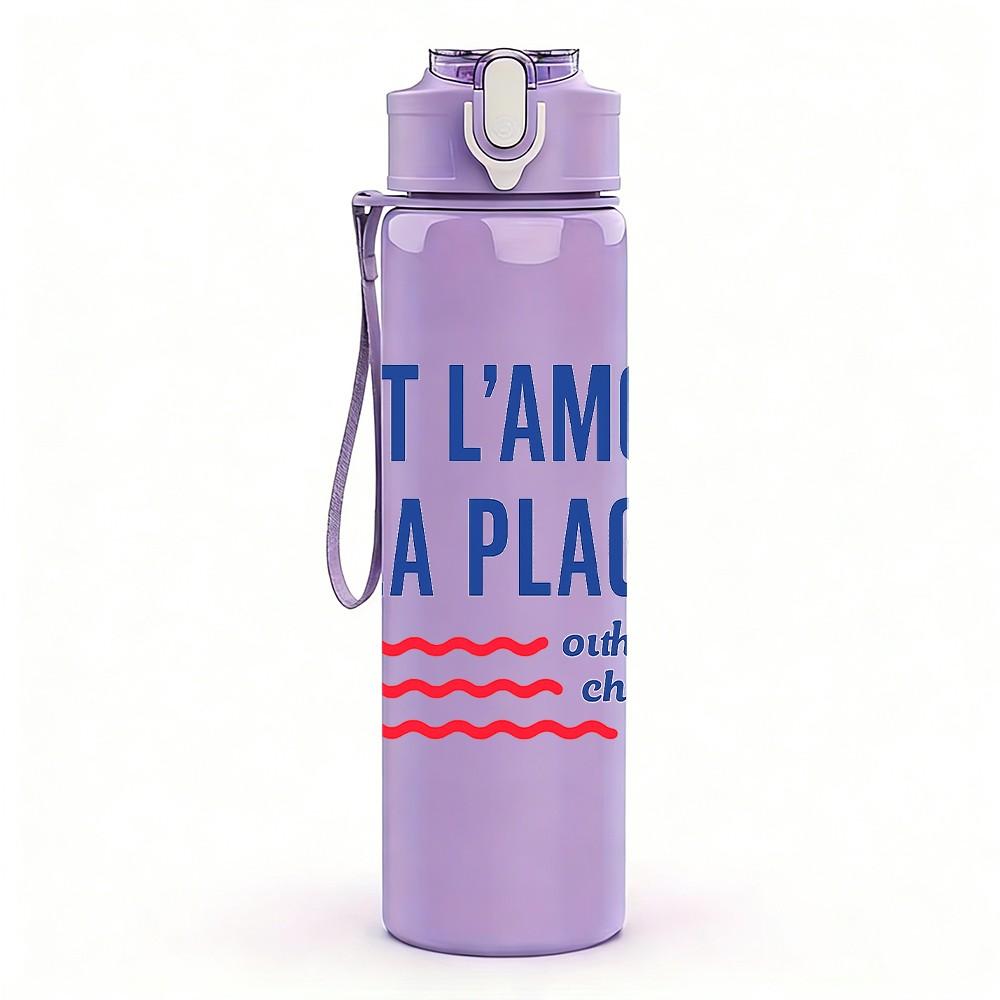 1PC C'est L'Amour A La Plage Letter 750ml Color Plastic Sports Water Bottle Leakproof Flip Straw Lid Suitable for Sports Office Home Use