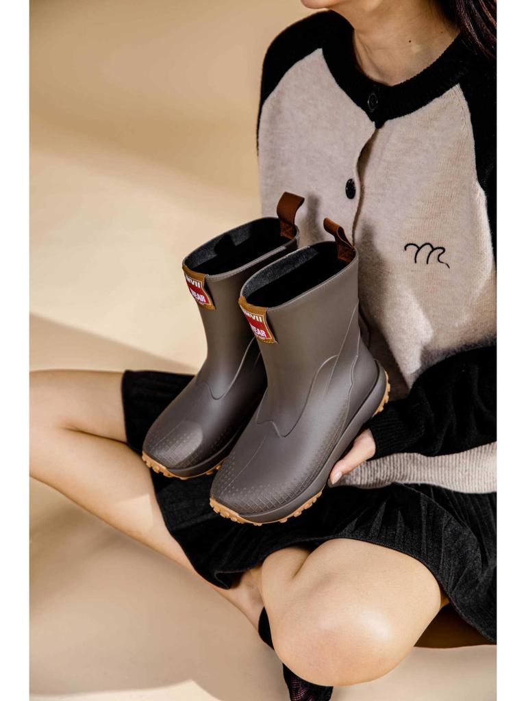 Unisex Baby-Regenstiefel - Kurz, Rutschfest, Winddicht, Aus einem Stück geformtes Gummi mit warmem Kordelzug am Knöchel.