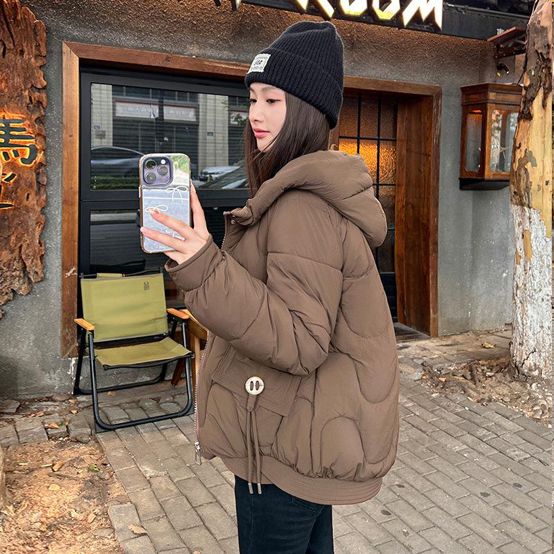 

Утепленная короткая зимняя куртка-пуховик с капюшоном для женщин, свободная и облегающая, стильная куртка с хлопковой подкладкой 2XL темно-коричневого