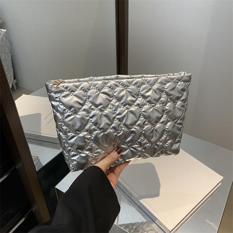 

Fashion Korean version of leisure niche soft surface foreign style trend texture large capacity 2025 autumn only beautiful woman small square bag no серебряный