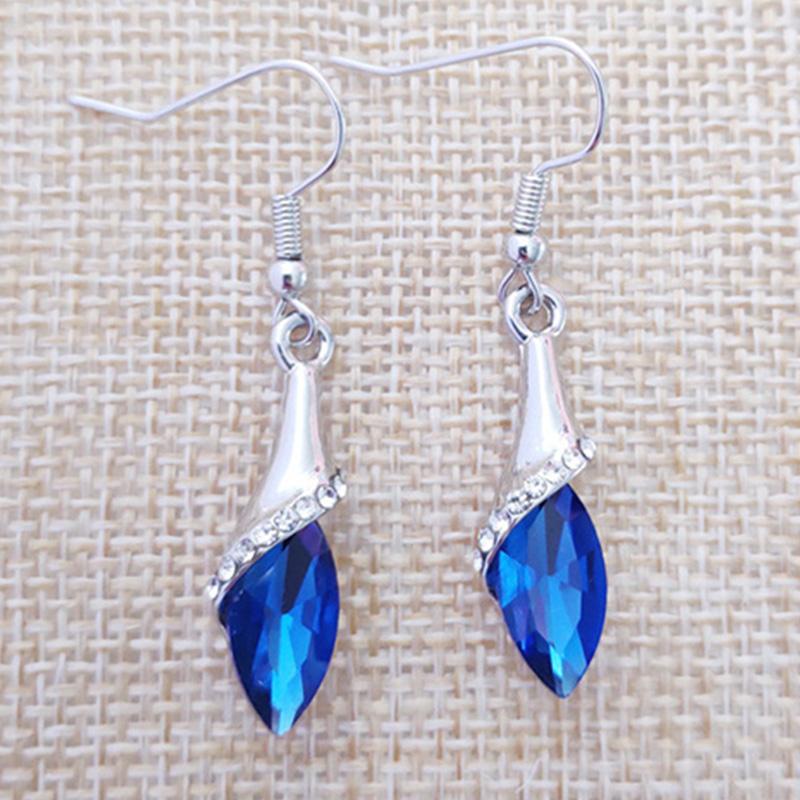 

Модные серьги с кристаллами серебряного цвета из цинкового сплава, темпераментные висячие серьги, крючки для ушей, красные, синие, белые, кулон, ювелирные изделия синий