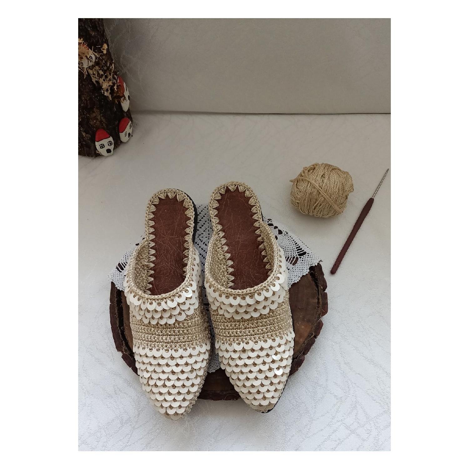 

В язані тапочки ручної роботи 36