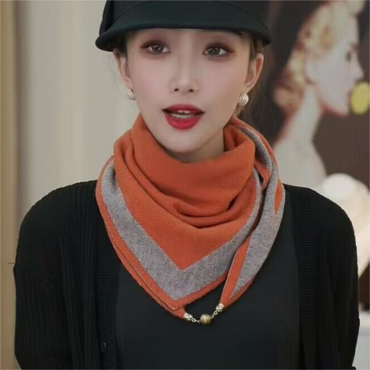 Festlicher Strickdreieckschal mit goldenen Akzenten: Warmer, vielseitiger Winter-Nackenwärmer