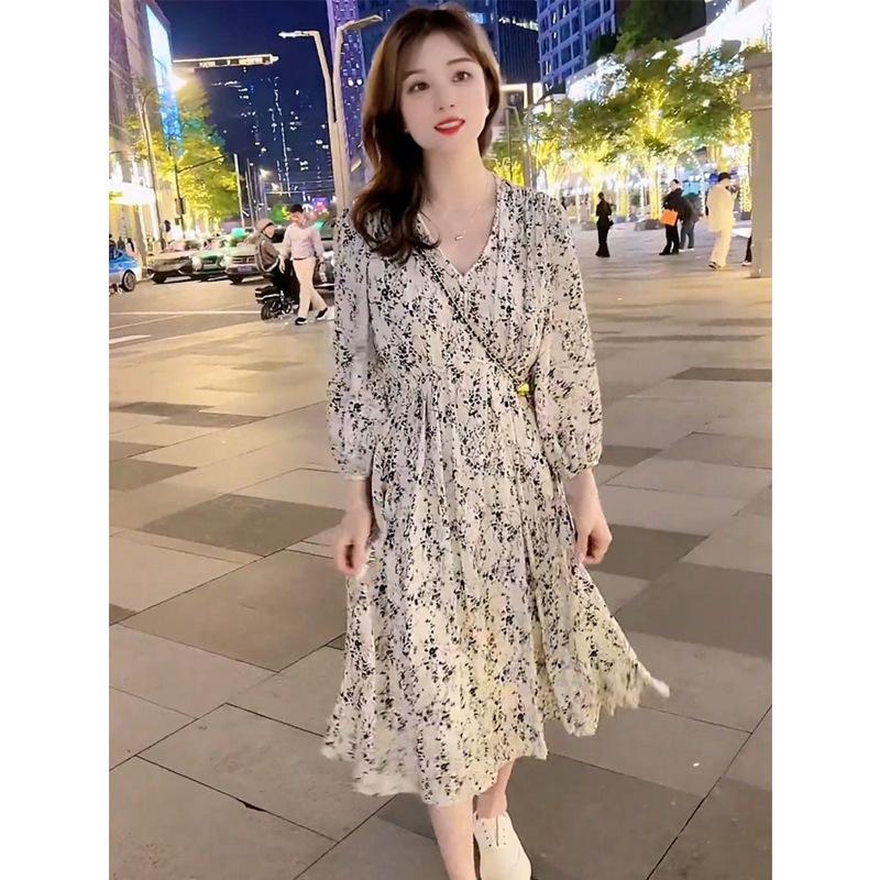 

Французская Высококачественная Юбка с V-образным вырезом и Цветочным Принтом для Женского Лета Новая Талия и Тонкая А-силуэтная Юбка средней длины с Маятниковым Подолом для Женщин XL