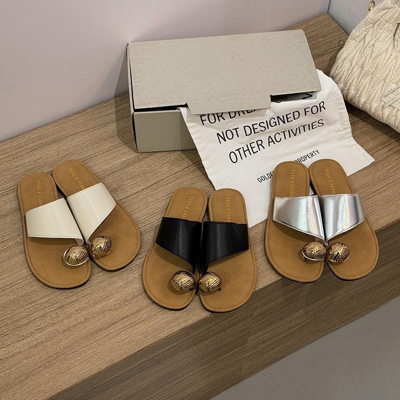 Toe slippers female 2025 summer wear new Korean version French retro fairy wind vacation seaside flat beach shoes