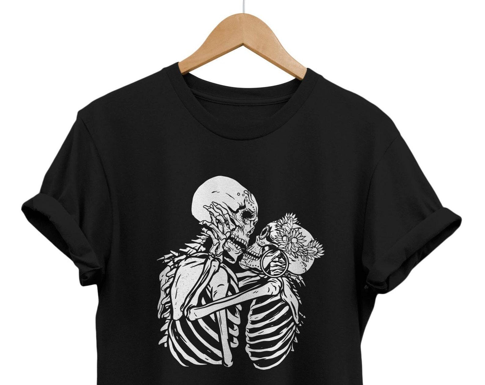 Skeleton Kissing T-Shirt: Gothic Valentine s Day Graphic Tee M