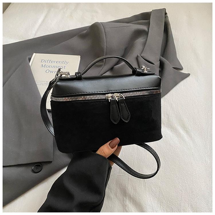 Korean version niche ins retro portable small bag women's 2025 new fashion super fire box bag shoulder messenger bag