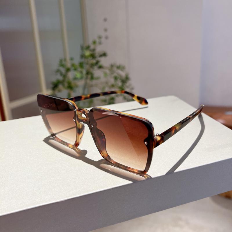 

KAMMPT New Popular Oversized Sunglasses Simple Fashion Stylish Vintage Square Eyewear for Women Retro Brand Design Men Shades without case