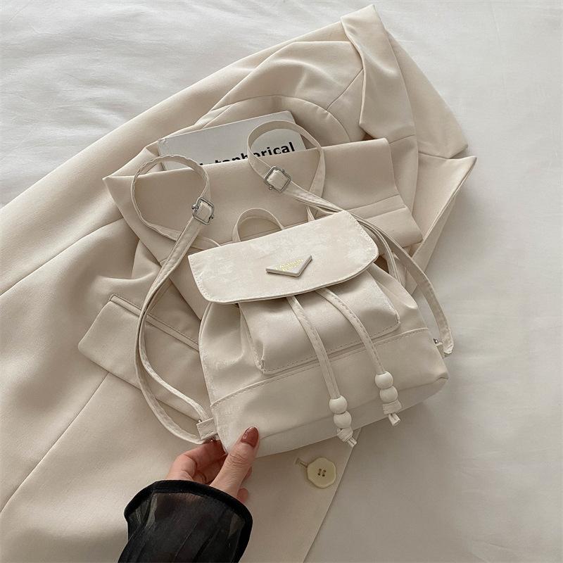 

Премиальная женская сумка в иностранном стиле 2025 года, модный универсальный рюкзак, изысканный мини-школьный портфель белый