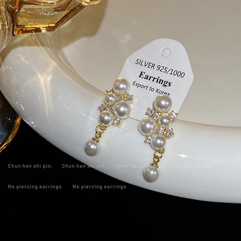 Grape Pearl Earclips Without Holes, High-end French Retro Personalized Earrings, Women's Painless Light Luxury Zircon Earrings, Earrings.