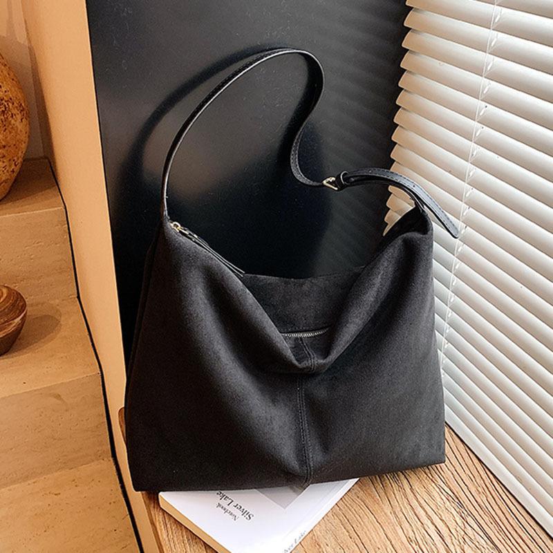 

Suede bag women s large capacity autumn and winter retro shoulder messenger bag commuter tote bag чёрный