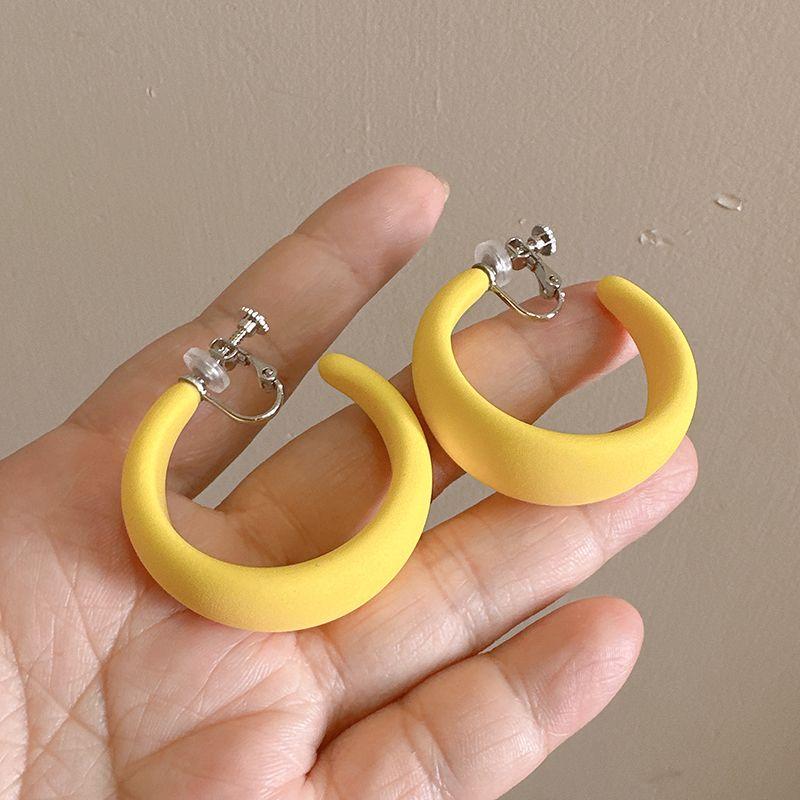 

Лимонно-желтый Горячий C-кольцо Свежий Белый Фантазийные Серьги-гвоздики из серебра 925 пробы Девичий стиль Модные серьги-подвески Ювелирные изделия A pair of lemon yellow screw ear clips