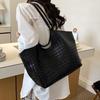 2026 Autumn High-End Retro Woven Large Capacity Women's Shoulder Bag with Mother-Child Feature