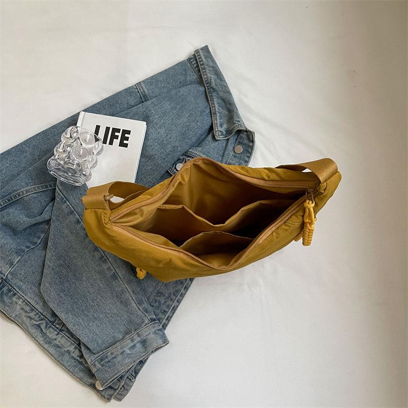 Nylon dumpling bag women's new high-end large-capacity messenger bag fashion leisure commuting simple trend shoulder bag
