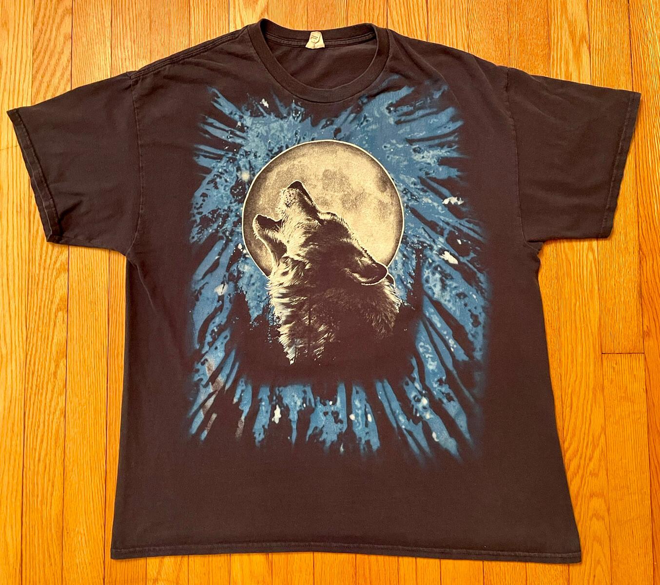 Y2K Nature Wolf Howling At Moon AOFP T-Shirt Size XL XL