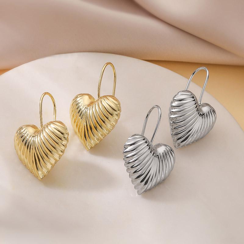 HECHENG,Heart-shaped 18K Golden-plated Shiny Brass Material Women's Earrings Elegant Jewellery Gifts 1 Pair