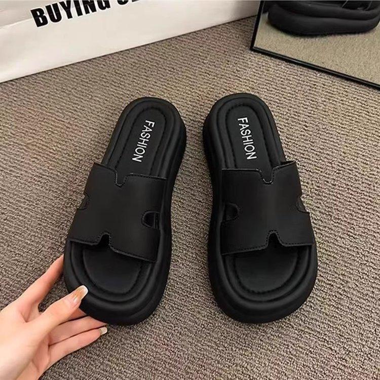 Thick-soled one-word slippers for women's summer wear 2025 new models with skirts French casual high-end seaside beach sandals