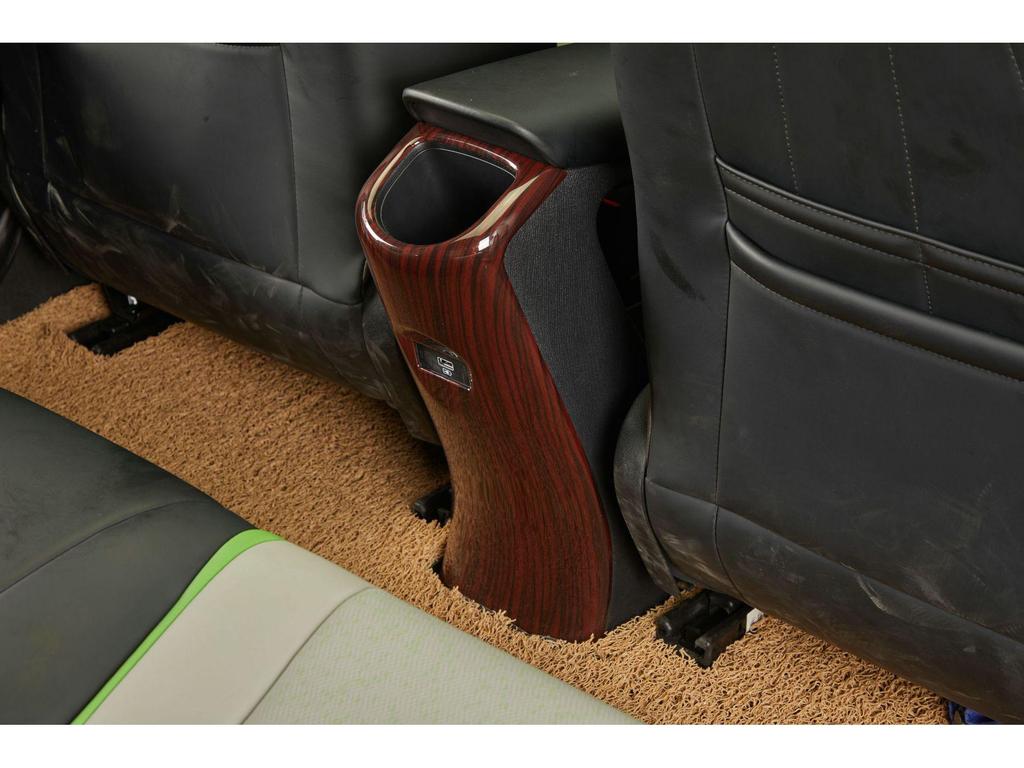 BYD Dolphin 21 Armrest Box Rear Anti-Kick Frame Modification