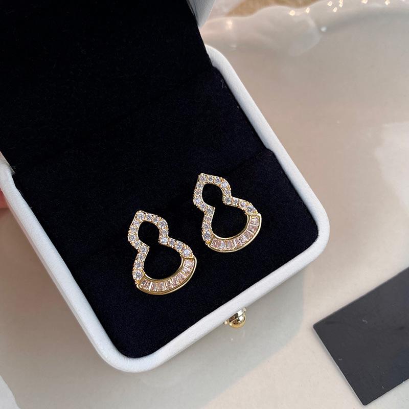 Elegant Silver Needle Cubic Zirconia Gourd Earrings - Chic & Versatile Chinese Retro-Style Studs.