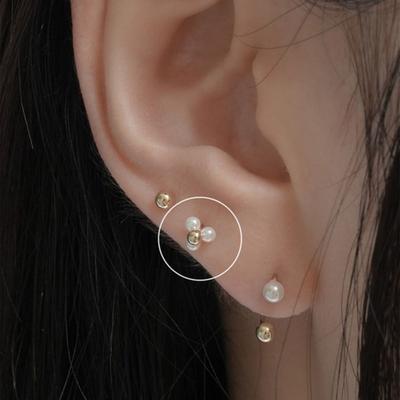 Youngglow 14k Three Pearl Flower Piercing