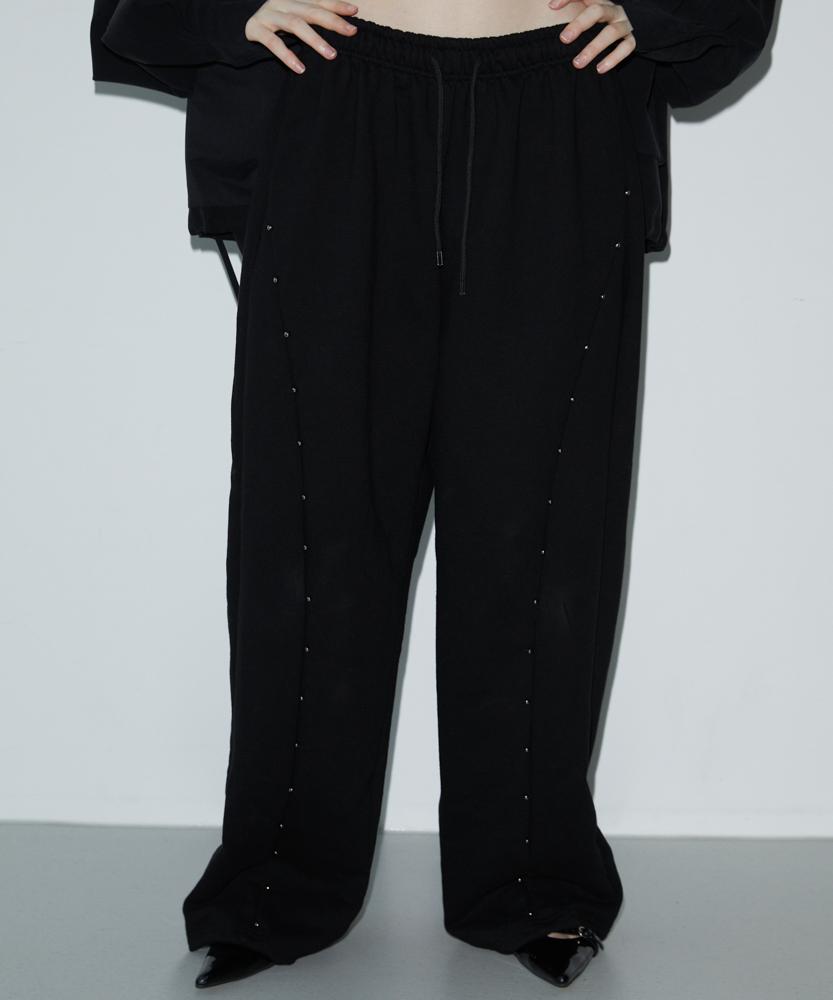 Bunteu Stud Cut Sweat Pants (Black)