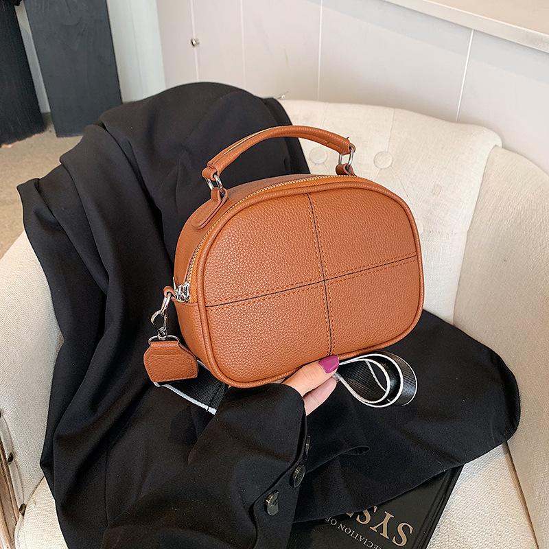 

Korean version of the new fashionable versatile casual simple bag women s niche design handbag to work commuter messenger bag коричневый