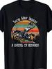 1pc Black Richard the Lionheart Knight & Satchel Graphic T-Shirt - Retro Medieval Design with Geometric Stripes