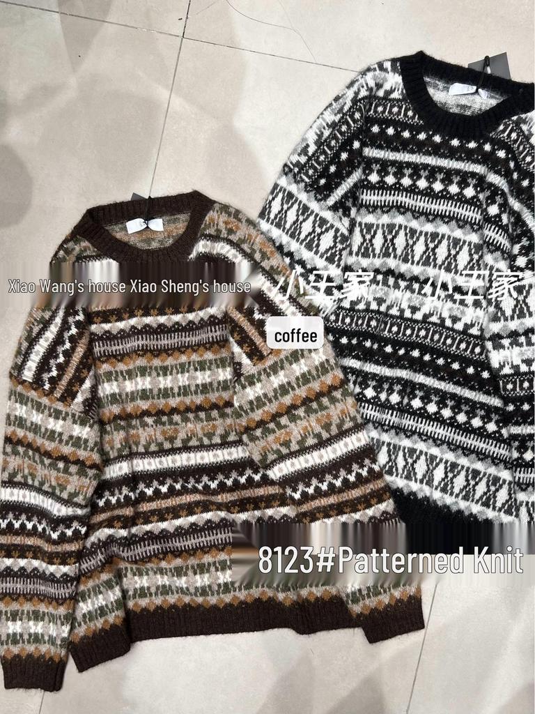 Xiao Wang's 8123 Plus Size Floral Knit Pullover Sweater - Korean Style, Round Neck, Casual Fit