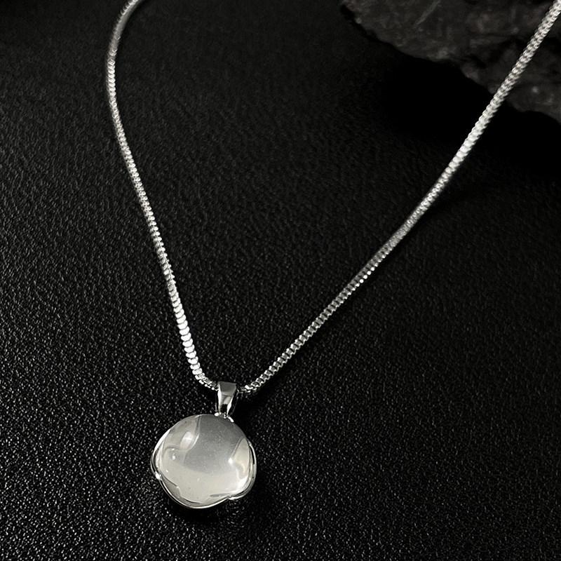 Luxury Moonstone Pendant Necklace: Elegant Women's Clavicle Chain