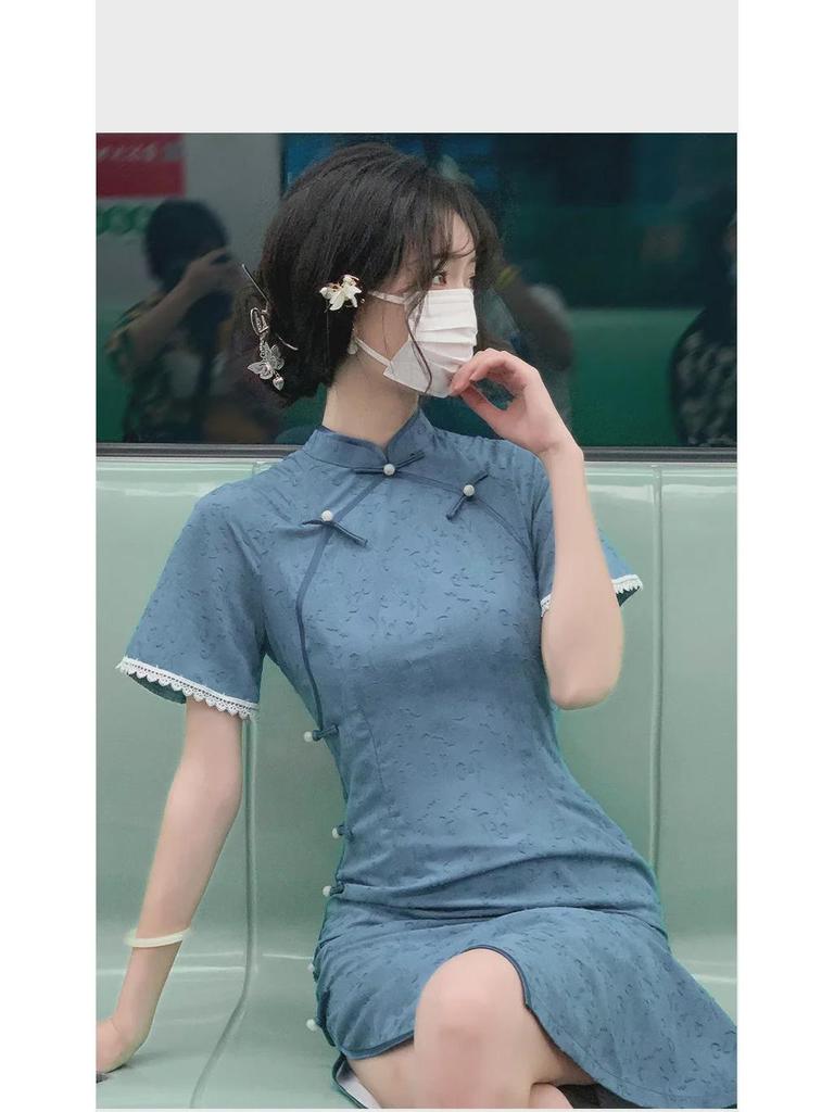 Chic Blue Cheongsam: Youthful Summer Elegance