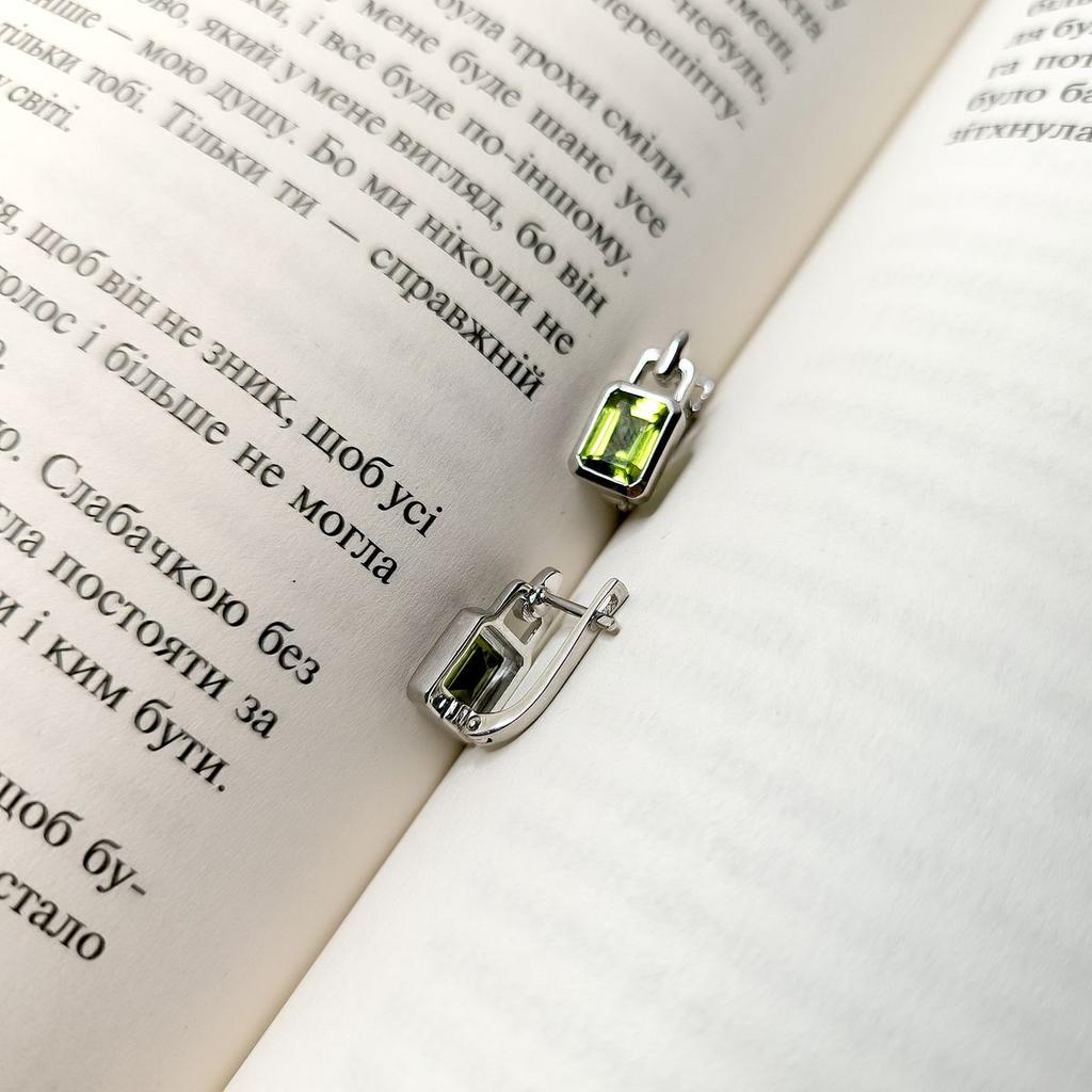 Silver Earrings with Chrysolite 3.267ct (2174431)