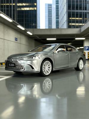 CCA 1:35 Lexus ES300h Model Car, Zinc Alloy Metal Decoration, Collectible Gift Car