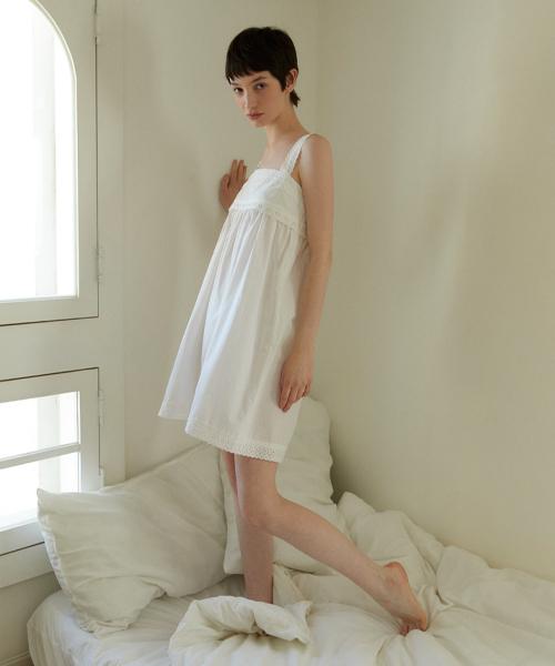LADY VOLUME Punching Sleeveless Dress_White