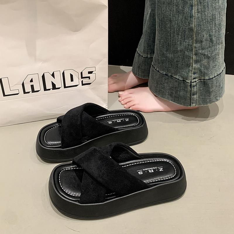 

Platform slippers women s summer outer wear 2025 new high-end fashion cool slippers pleated one-word sandals with skirt 40 чёрный