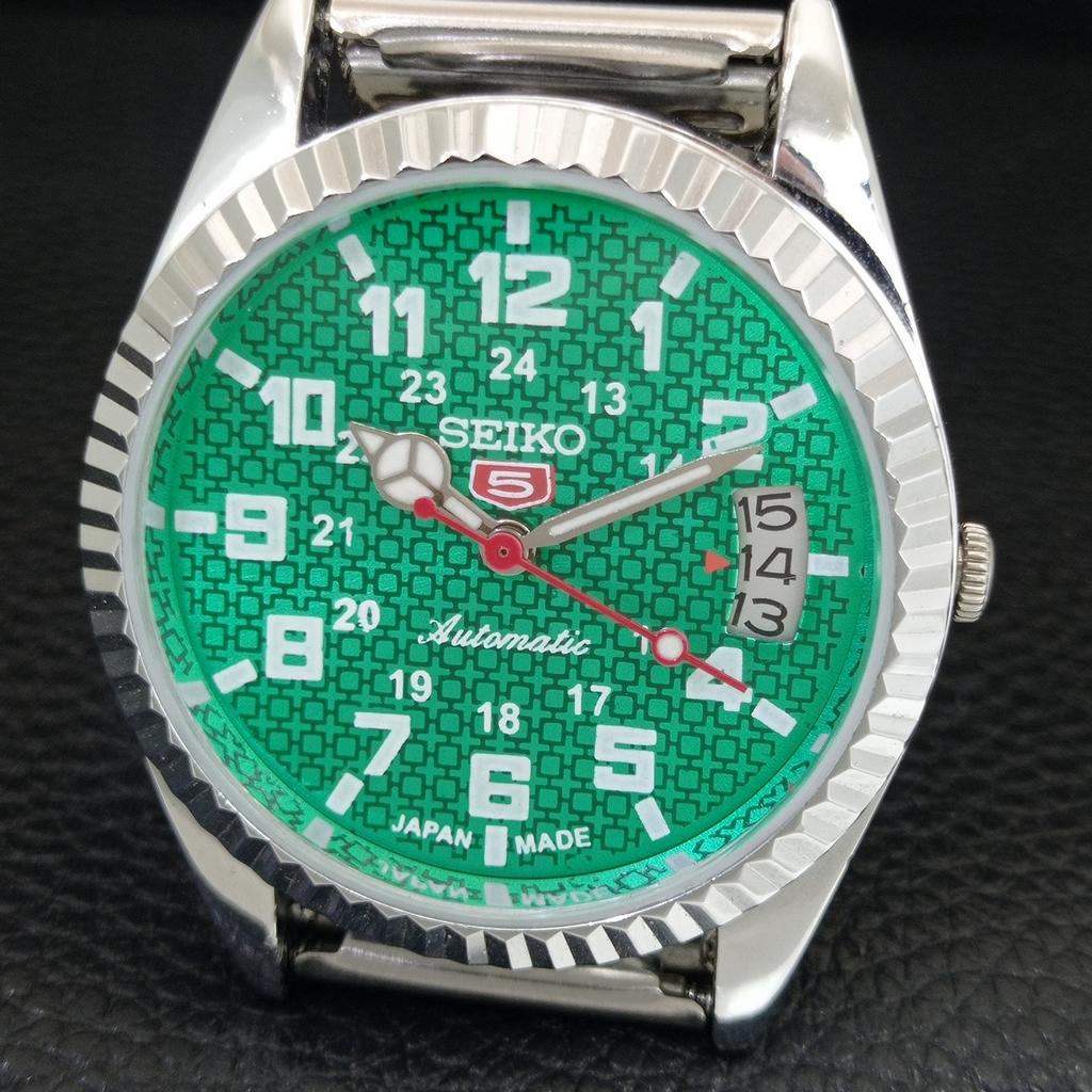 AUTOMATIC VINTAGE REFURBISHED SEIKO 5 JAPAN MENS GREEN DIAL WATCH a443993-1