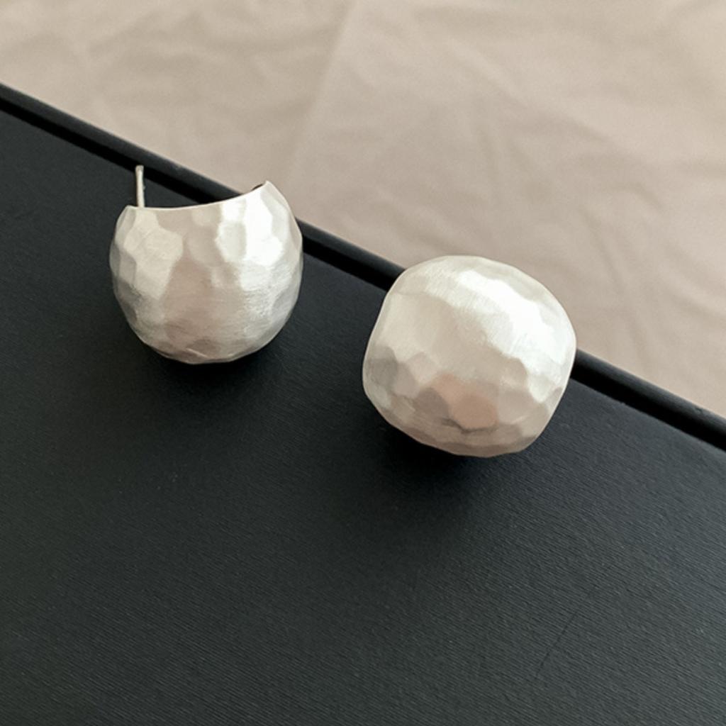 Retro Frosted Semi-circular Whacked Pattern Earrings Light Luxury Temperament Niche Raise Ear Hole Earrings Senior Sense Ladies Accessories Jewelry