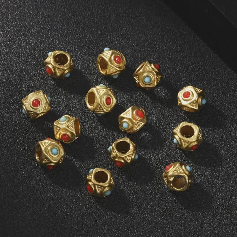 

Браслет из сохраняющих цвет медных бусин-разделителей цвета песка с имитацией южной красной сосны, зеленой сосны и стрекозиного глаза. No specific size