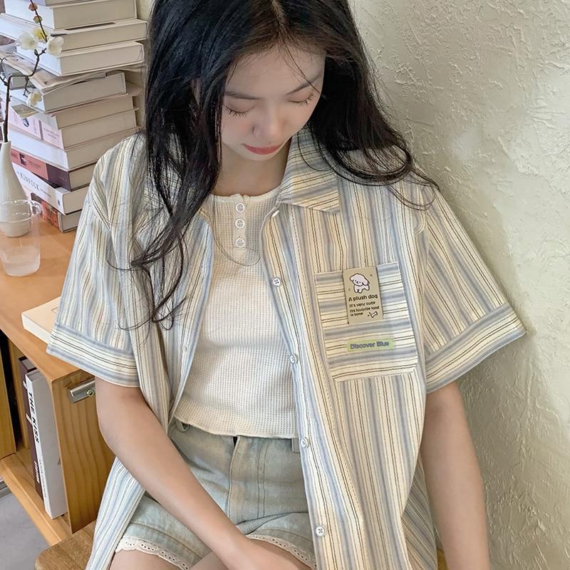 

Полосатая блузка Женщины Вышитый Щенок Японские наклейки Женская рубашка с коротким рукавом Свободный лацкан Симпатичные женские топы