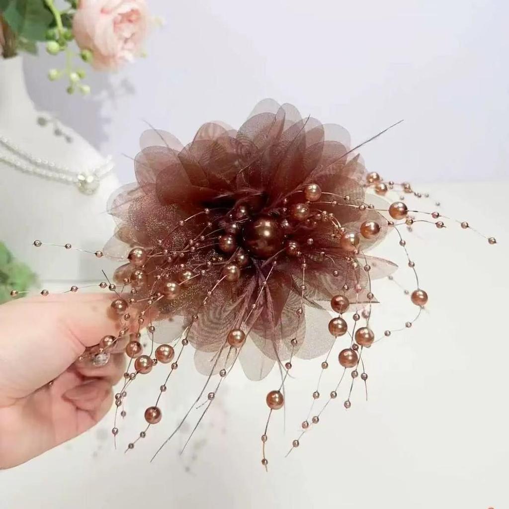 Duży kwiatowy klips ze piór dla kobiet - Wysokiej klasy, przesadny objętościowo dodatek do włosów