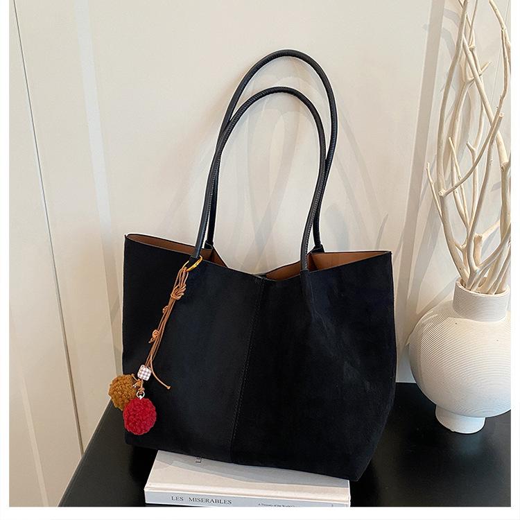 

Commuter retro large-capacity bag women s new casual simple shoulder bag autumn and winter portable tote bag