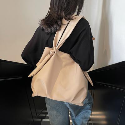 New Niche Casual Simple Tote Bag Women's High-value Commuting Light Large-capacity Shoulder Bag