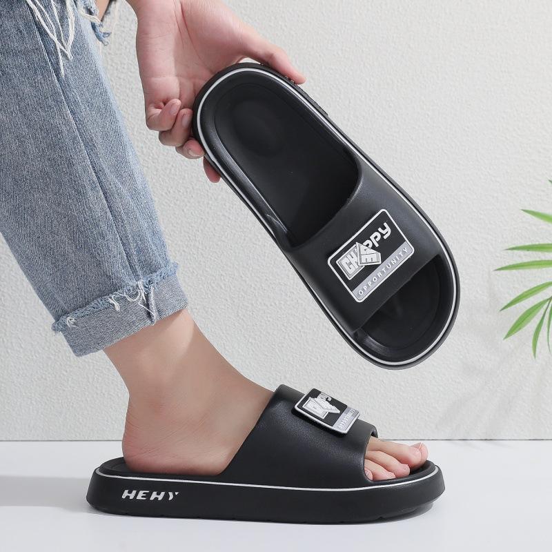 New non-slip slippers are comfortable to wear outdoors at home, lightweight thick-bottomed cool slippers