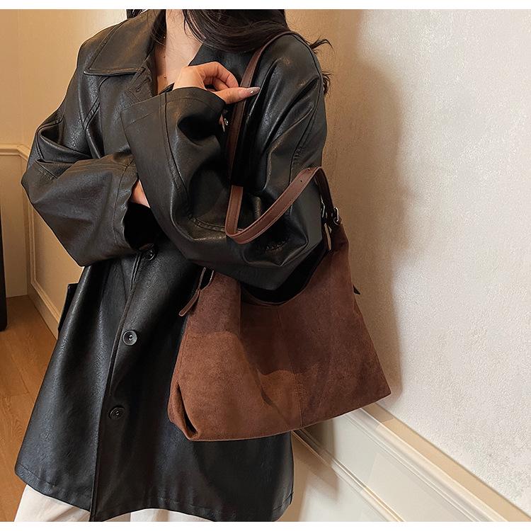 Elegant Suede Retro One-Shoulder Tote: Versatile, Large-Capacity Crossbody for Casual Commutes