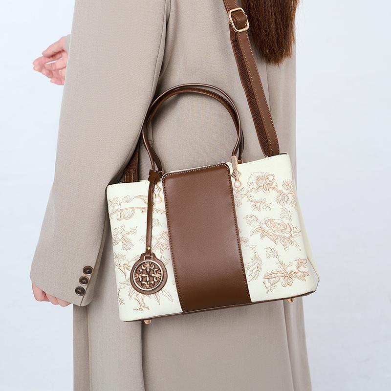 

New Chinese Mother Red Wedding Bag Women S Handbag Mother-In-Law Wedding Banquet Messenger Bag Gift