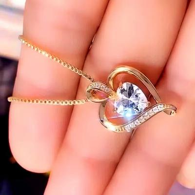 Europäische und amerikanische goldene herzförmige Zirkon einfache Halskette für Frauen, High-End-Mode-Temperament, Nischendesign, Schmuck Wh
